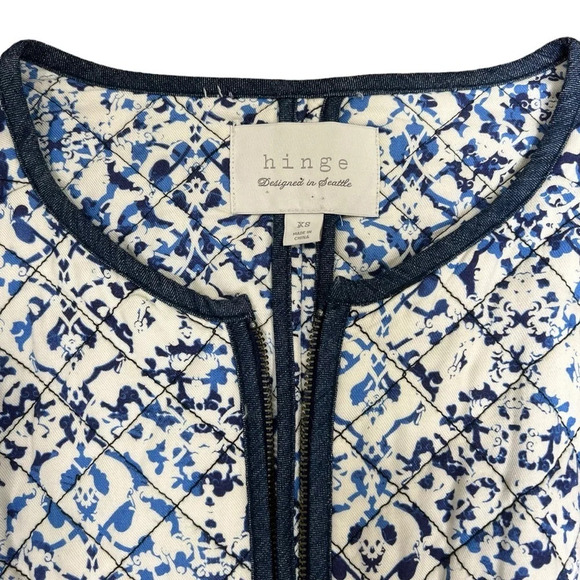 Gorgeous blue quilted jacket by Hinge size XS in like new condition​ - Picture 5 of 6